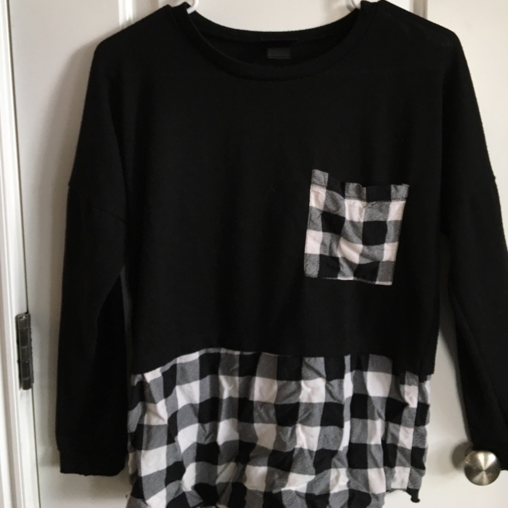 3/4 sleeve black + checkered shirt